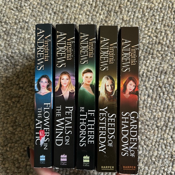 V. C. Andrews Book Bundle - Picture 3 of 3